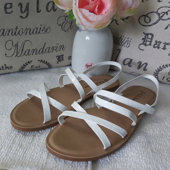 CL by Laundry white strappy sandals white flats Chinese Laundry y2k - Picture 3 of 13